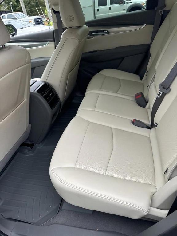 used 2022 Cadillac XT5 car, priced at $31,999