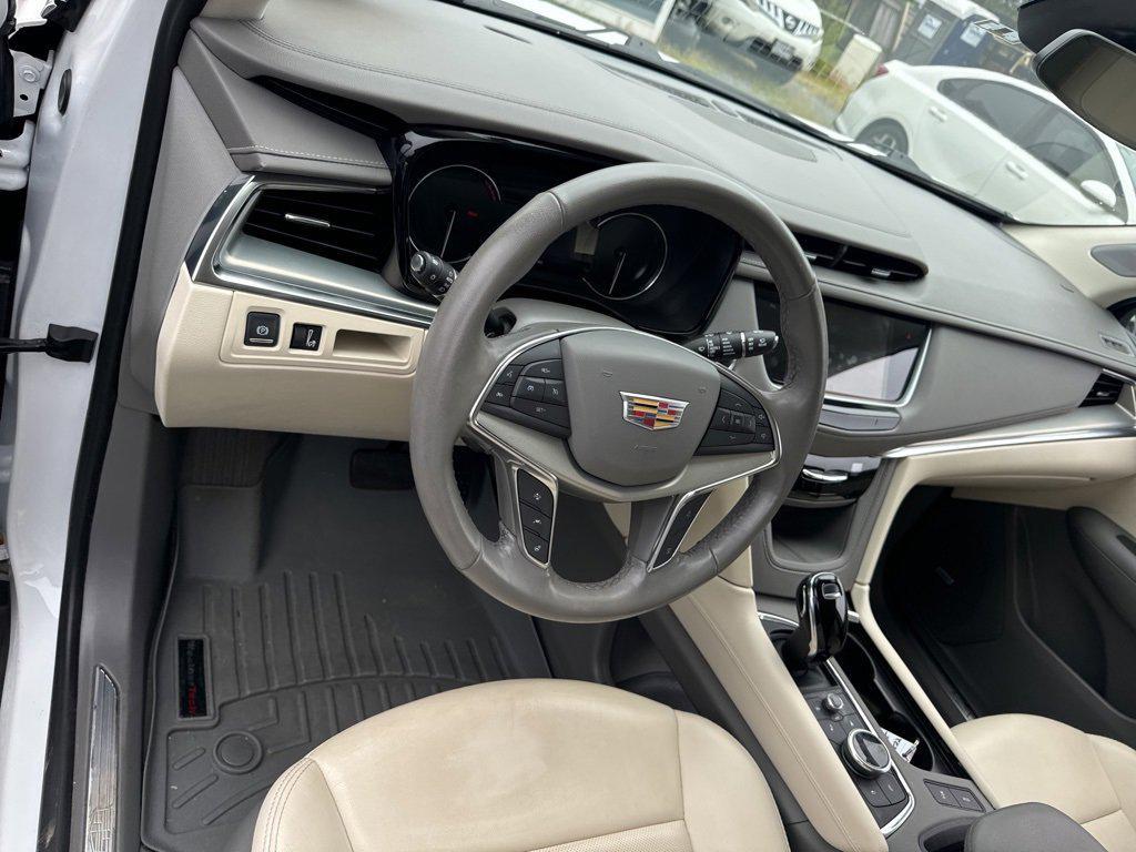 used 2022 Cadillac XT5 car, priced at $31,999