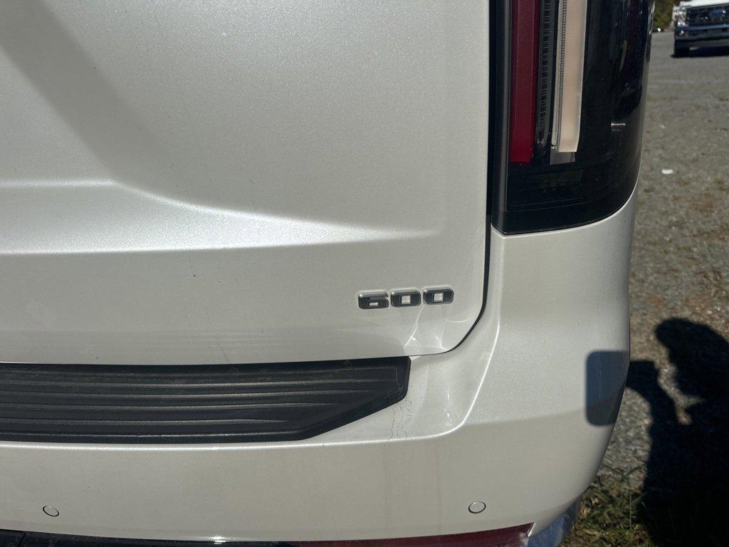 used 2023 Cadillac Escalade ESV car, priced at $71,999