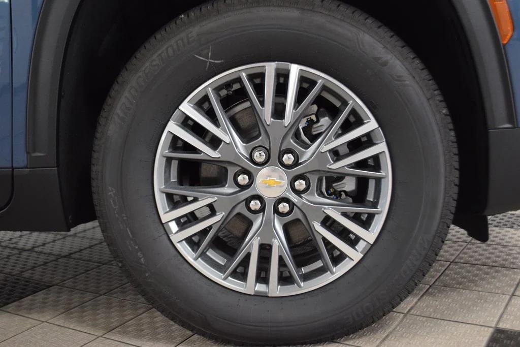 new 2025 Chevrolet Traverse car, priced at $42,395