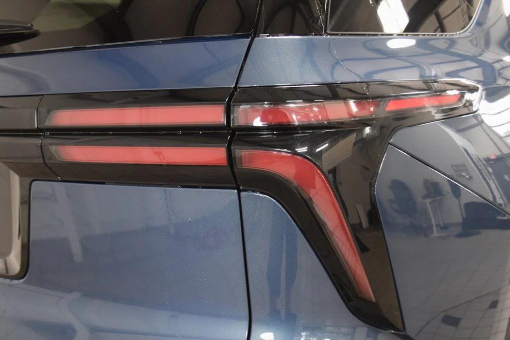 new 2025 Chevrolet Traverse car, priced at $42,395