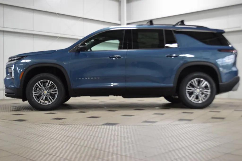 new 2025 Chevrolet Traverse car, priced at $42,395