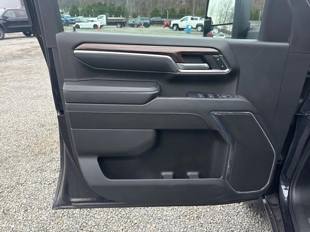 used 2024 Chevrolet Silverado 2500 car, priced at $58,999