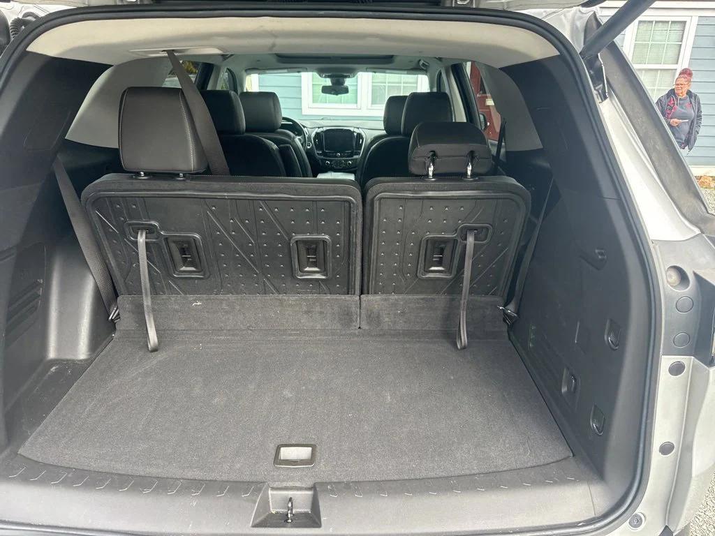 used 2021 Chevrolet Traverse car, priced at $29,999