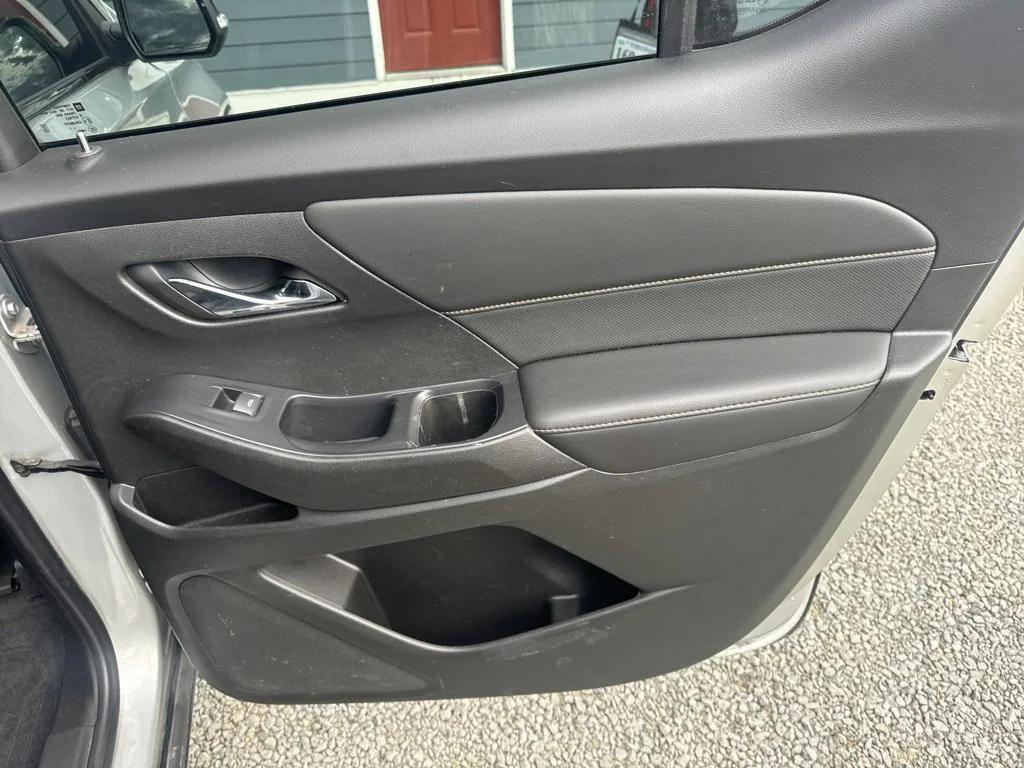 used 2021 Chevrolet Traverse car, priced at $29,999