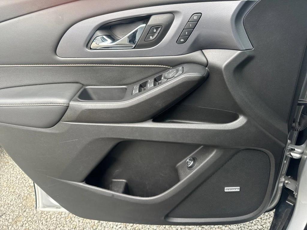 used 2021 Chevrolet Traverse car, priced at $29,999