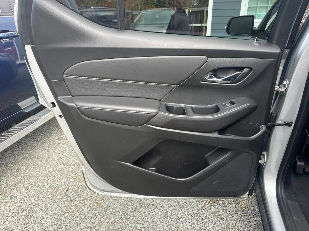 used 2021 Chevrolet Traverse car, priced at $29,999