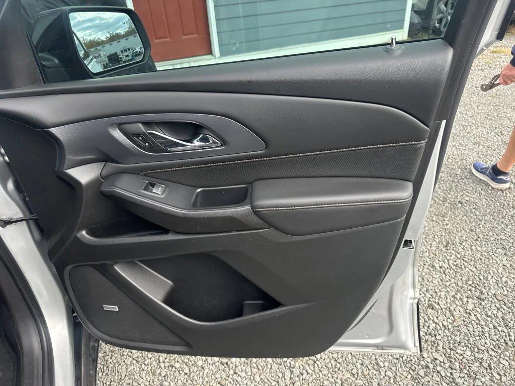 used 2021 Chevrolet Traverse car, priced at $29,999