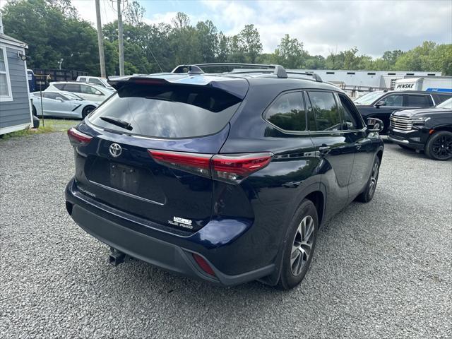 used 2022 Toyota Highlander car, priced at $34,999