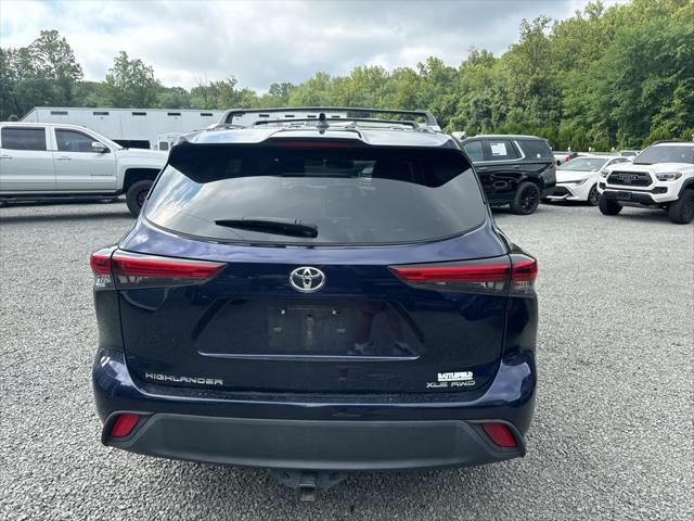 used 2022 Toyota Highlander car, priced at $34,999