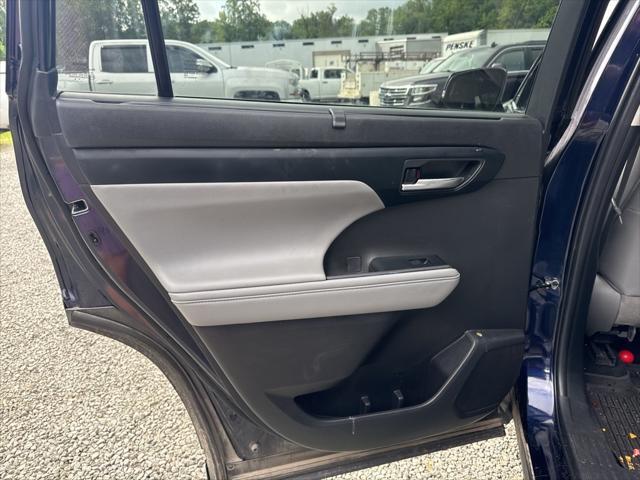 used 2022 Toyota Highlander car, priced at $34,999