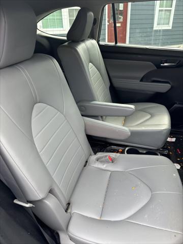used 2022 Toyota Highlander car, priced at $34,999