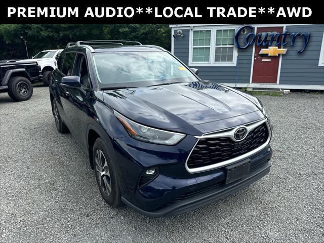 used 2022 Toyota Highlander car, priced at $34,999