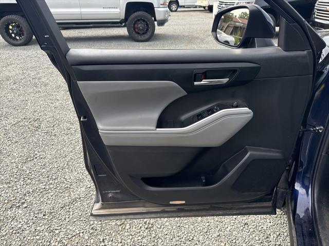 used 2022 Toyota Highlander car, priced at $34,999