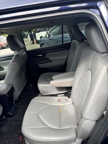 used 2022 Toyota Highlander car, priced at $34,999