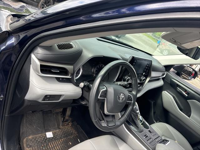 used 2022 Toyota Highlander car, priced at $34,999