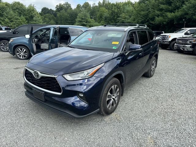 used 2022 Toyota Highlander car, priced at $34,999