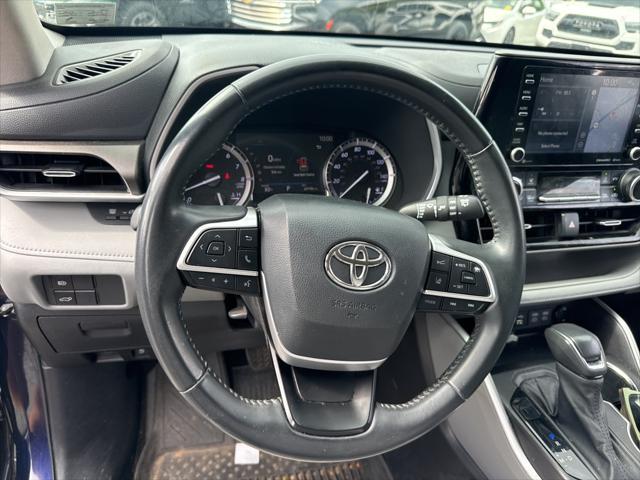 used 2022 Toyota Highlander car, priced at $34,999