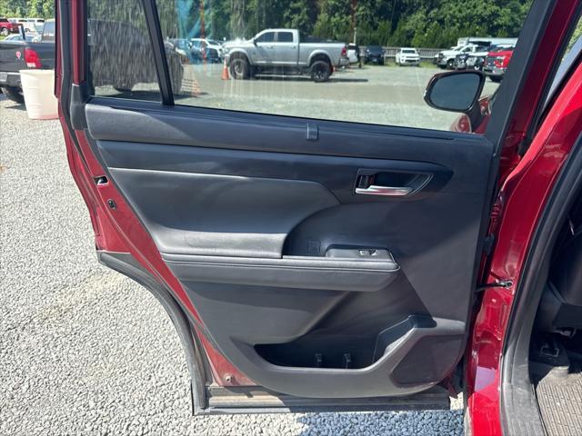 used 2023 Toyota Highlander car, priced at $34,999