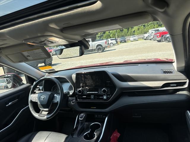 used 2023 Toyota Highlander car, priced at $34,999