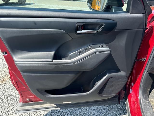 used 2023 Toyota Highlander car, priced at $34,999