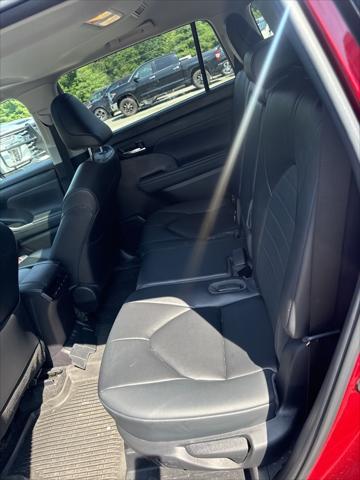 used 2023 Toyota Highlander car, priced at $34,999