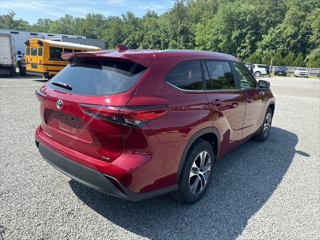 used 2023 Toyota Highlander car, priced at $34,999