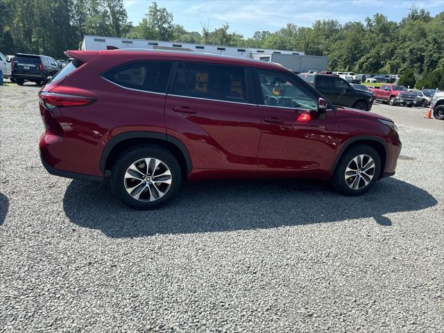 used 2023 Toyota Highlander car, priced at $34,999