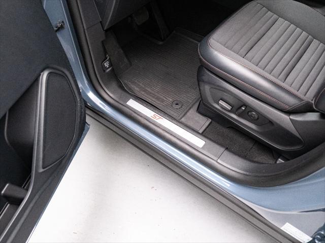 new 2025 Ford Explorer car