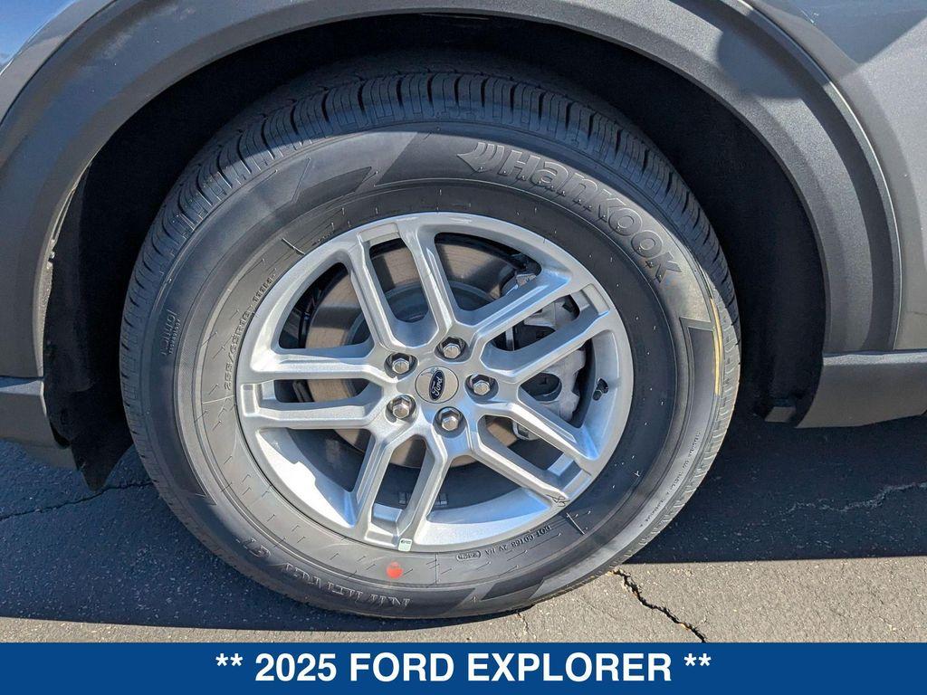 new 2025 Ford Explorer car, priced at $45,825