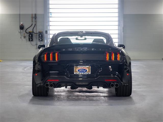 new 2017 Ford Mustang car