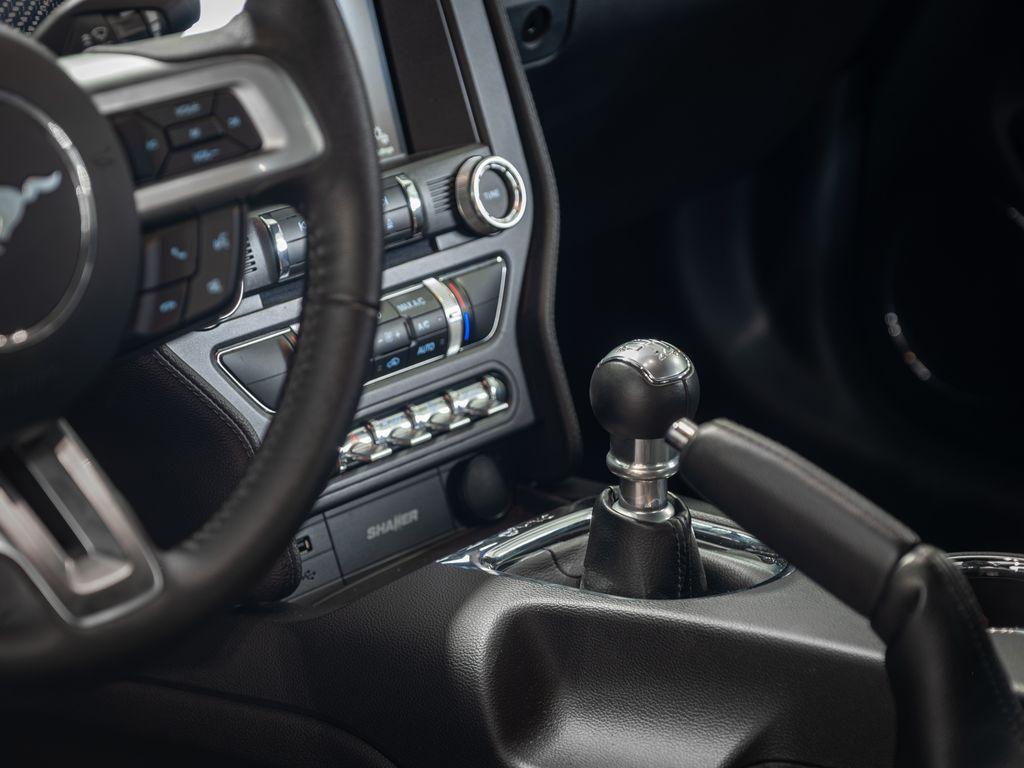 new 2017 Ford Mustang car