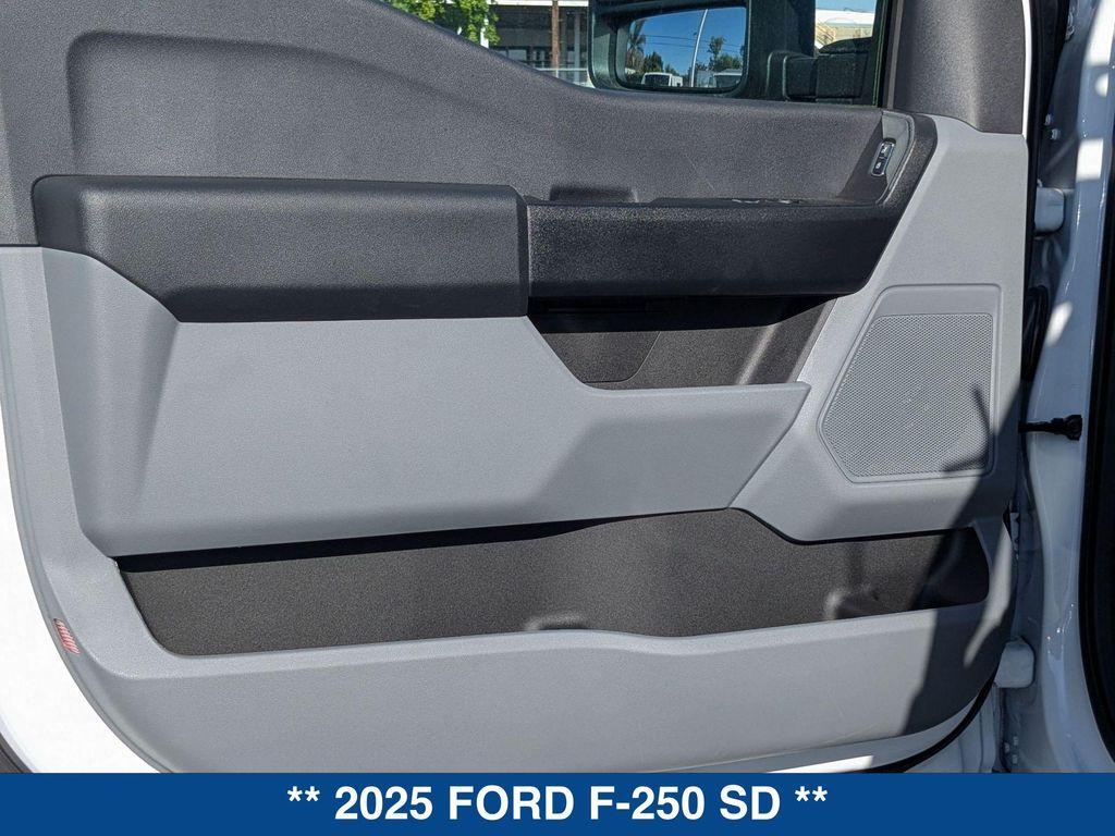 new 2025 Ford F-250 car, priced at $47,615