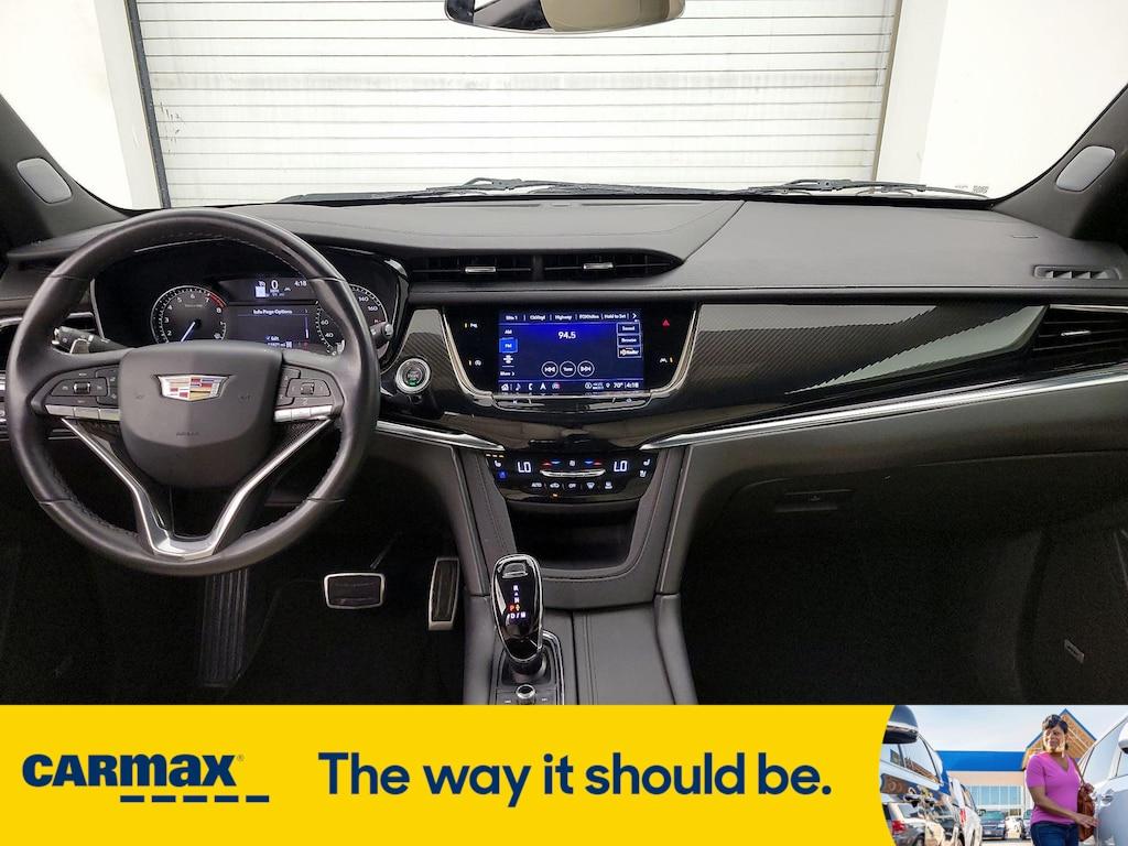used 2023 Cadillac XT6 car, priced at $35,998