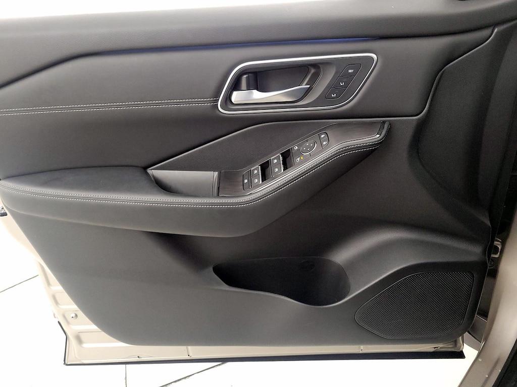 used 2025 Nissan Rogue car, priced at $32,998