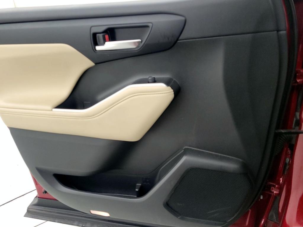 used 2023 Toyota Highlander car, priced at $37,998