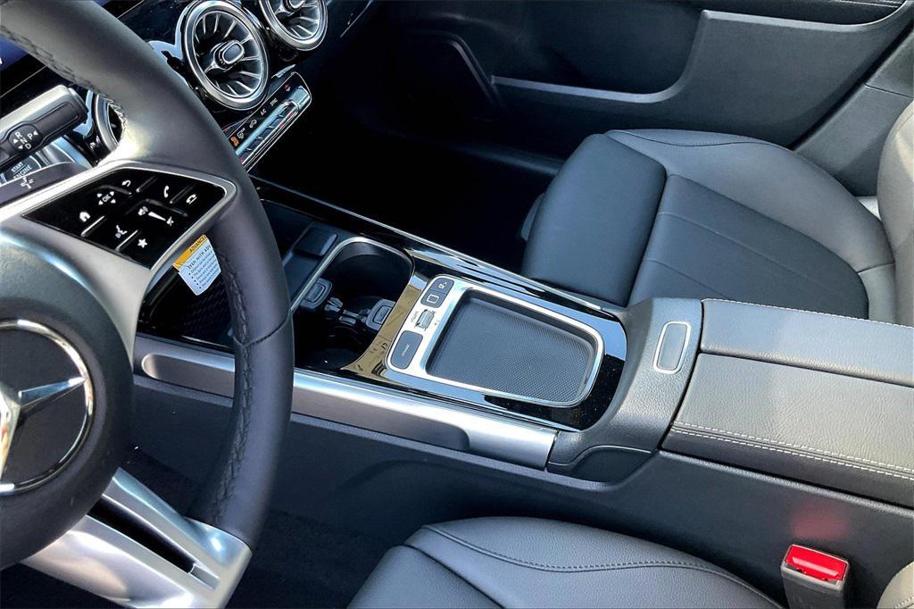 new 2025 Mercedes-Benz GLB 250 car, priced at $49,765