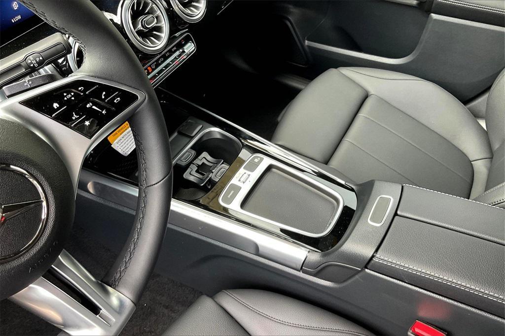 new 2025 Mercedes-Benz GLB 250 car, priced at $49,595