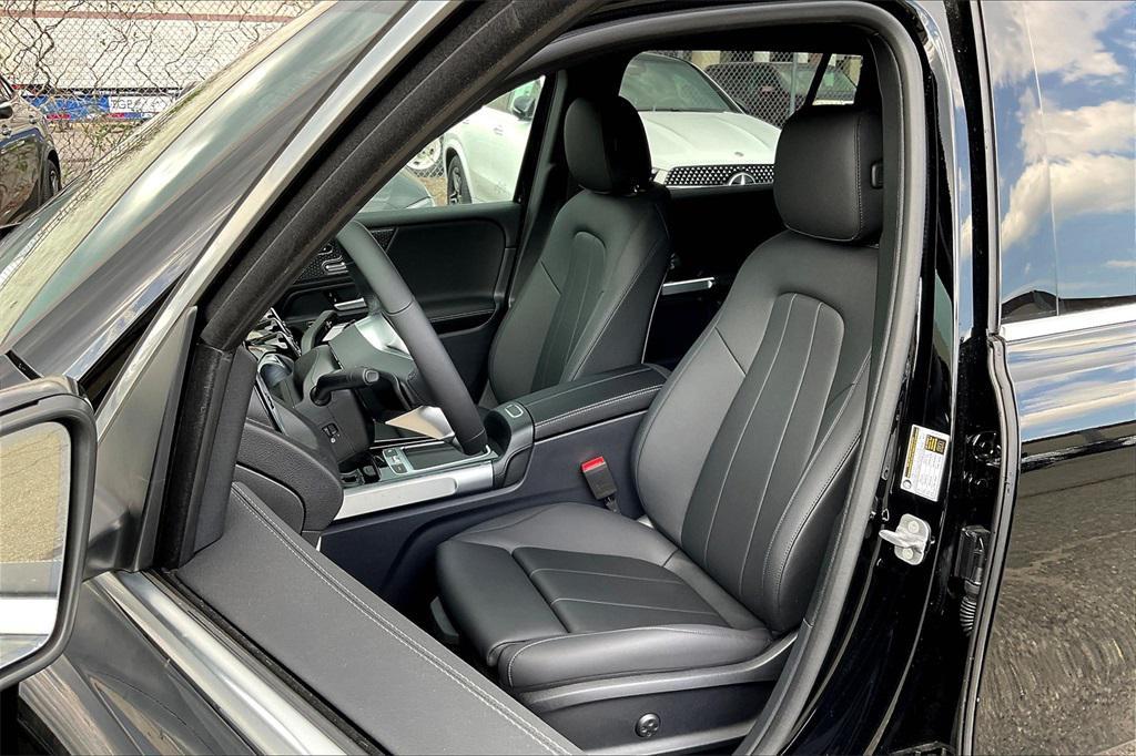 new 2025 Mercedes-Benz GLB 250 car, priced at $49,595