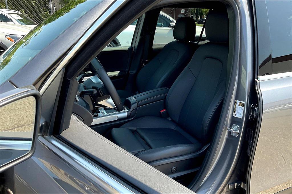 new 2025 Mercedes-Benz GLB 250 car, priced at $46,550
