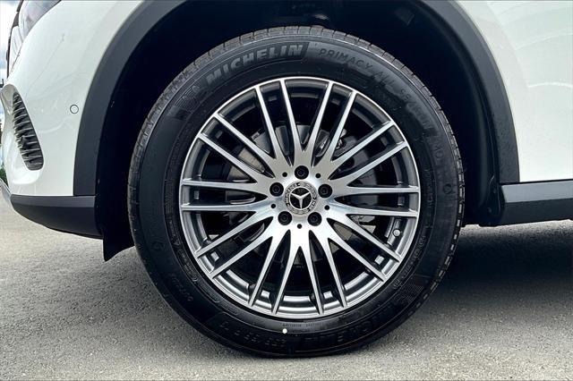 new 2025 Mercedes-Benz GLC 300 car, priced at $57,620