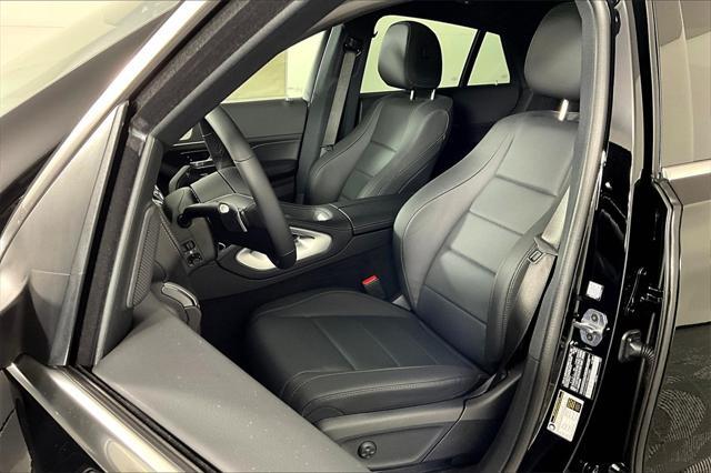 new 2025 Mercedes-Benz GLE 450 car, priced at $78,330
