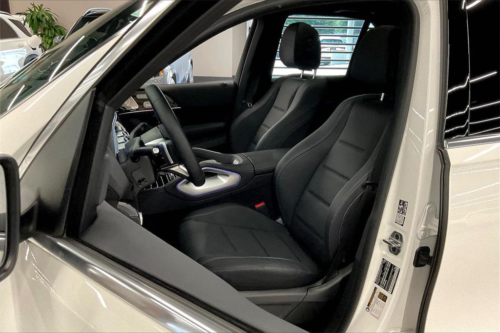 new 2025 Mercedes-Benz GLE 580 car, priced at $94,115