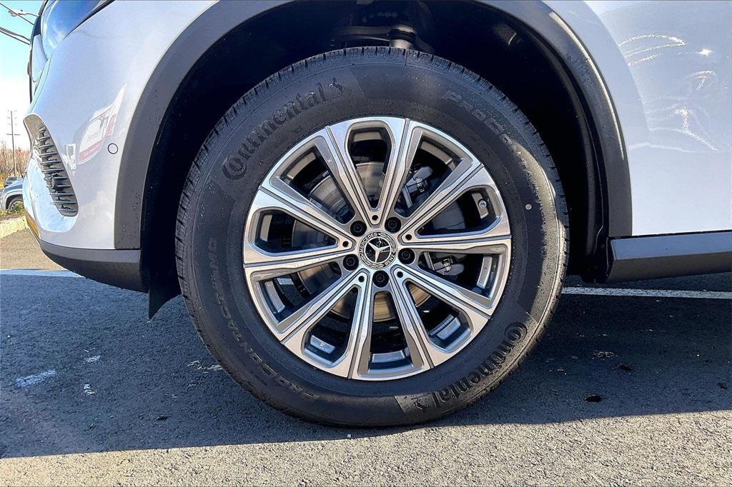 new 2026 Mercedes-Benz GLC 300 car, priced at $59,580