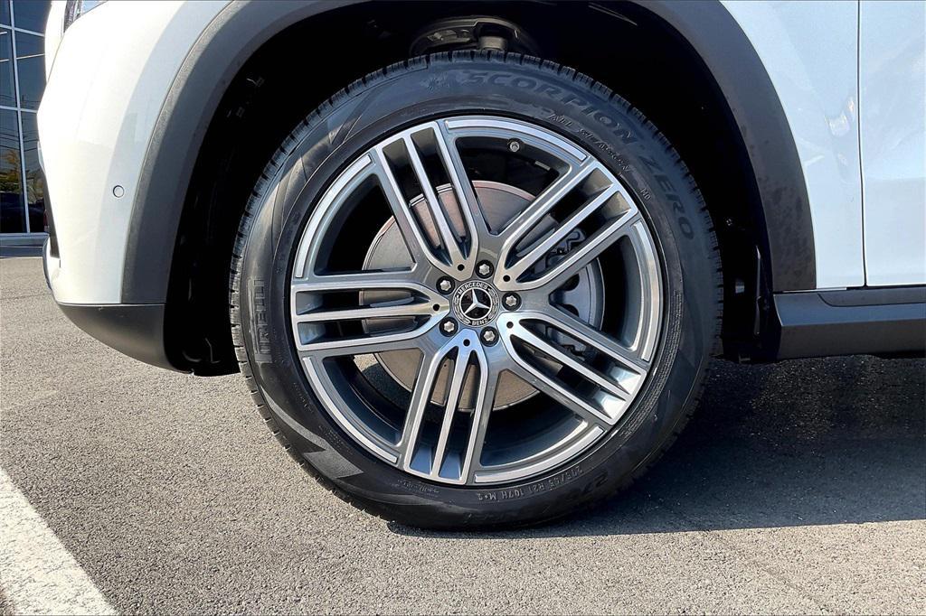 new 2026 Mercedes-Benz GLS 450 car, priced at $92,365