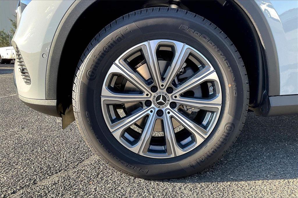 new 2026 Mercedes-Benz GLC 300 car, priced at $59,320