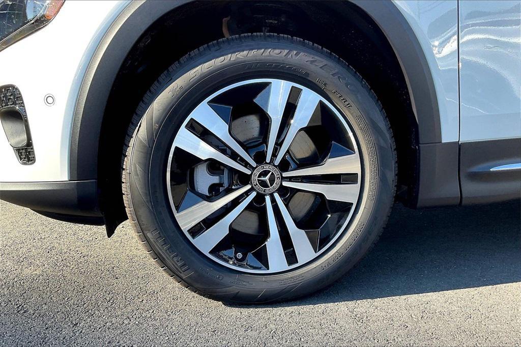 new 2026 Mercedes-Benz GLB 250 car, priced at $51,815