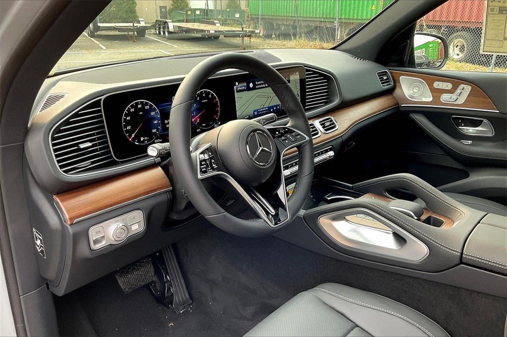 new 2025 Mercedes-Benz GLE 450 car, priced at $84,530