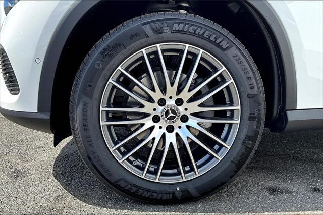 new 2025 Mercedes-Benz GLC 300 car, priced at $57,820