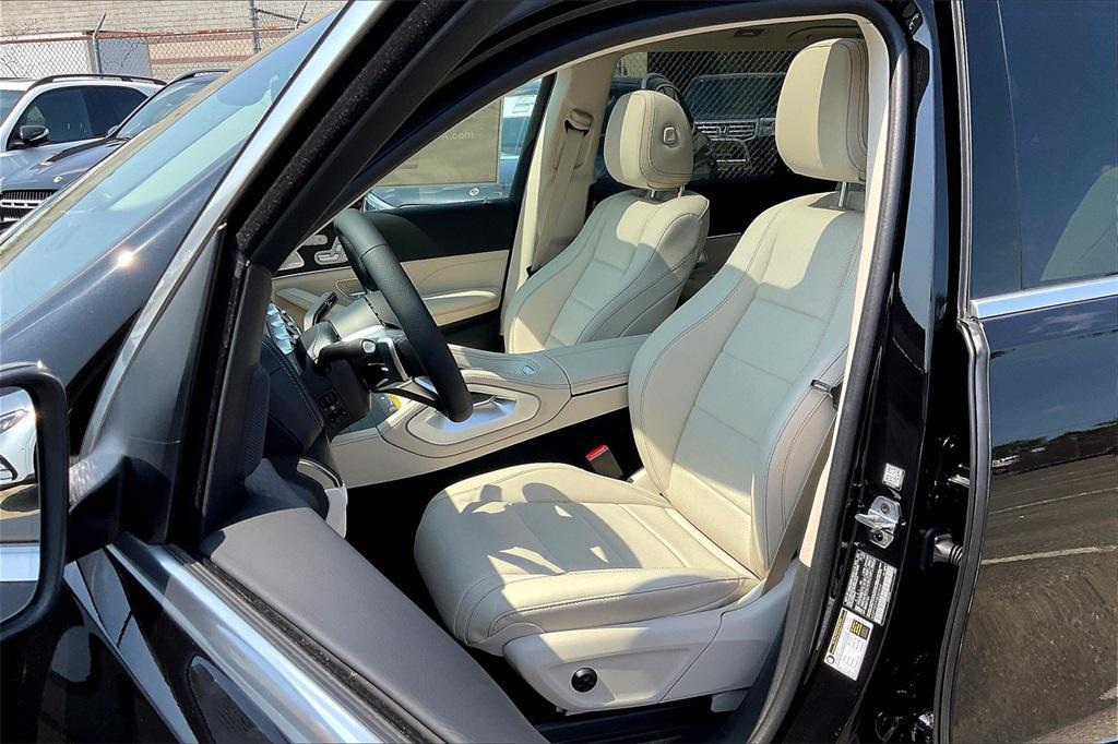 new 2025 Mercedes-Benz GLS 450 car, priced at $96,185